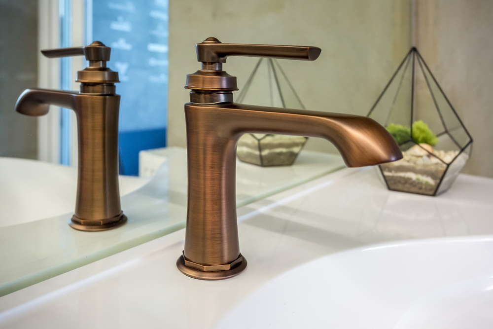 Brass bathroom faucet fixture