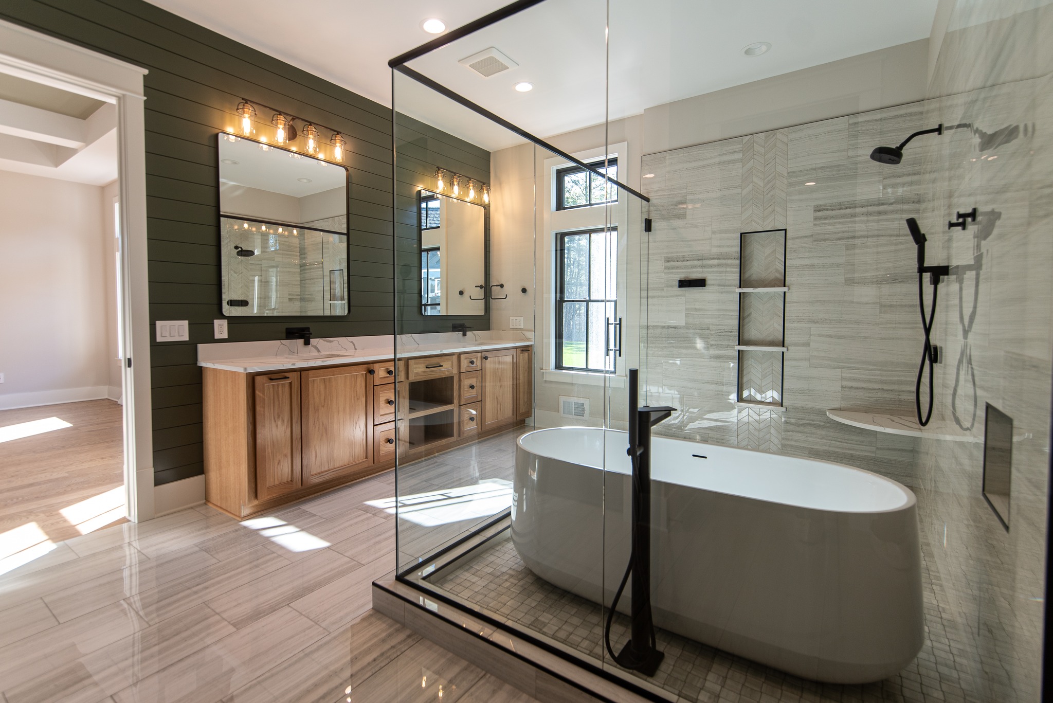 12 Design Ideas for Luxurious Master Bathrooms